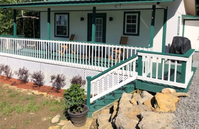 Lakeview Cottage Gem on Lake Tenkiller!