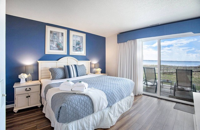 🏖️ Lakeview Escape @ The Shores | Beach Access + King Bed + Sunset Deck ➠ 5638