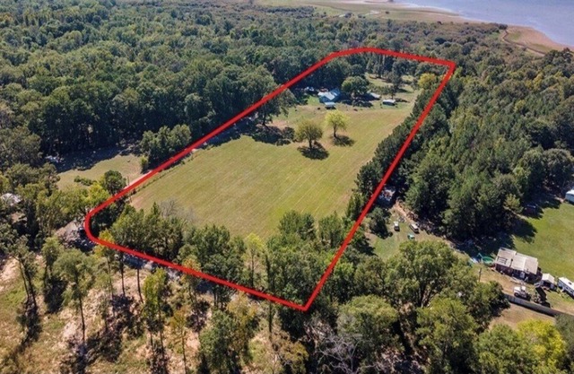 Lakeview Farm, 7 Acre Animal-Friendly Vacation Escape on Sam Rayburn Lake