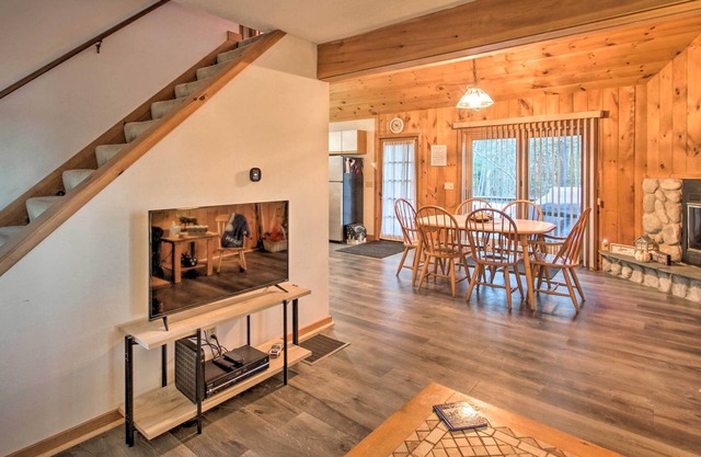 Lakeview Forest Cabin w/Deck < 1/2 Mile to Beach!