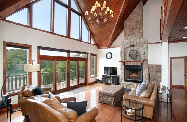 Lakeview Fun 6BR Cabin with Game Room for Groups and Families