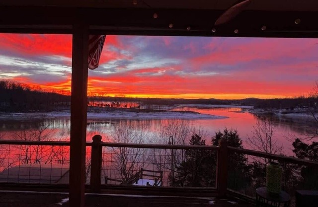 Lakeview Haven: Perfect Retreat on Fentress Road