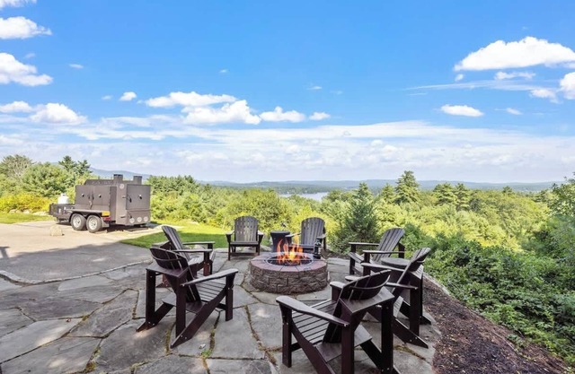 Lakeview Luxury Retreat near Winnipesaukee lake