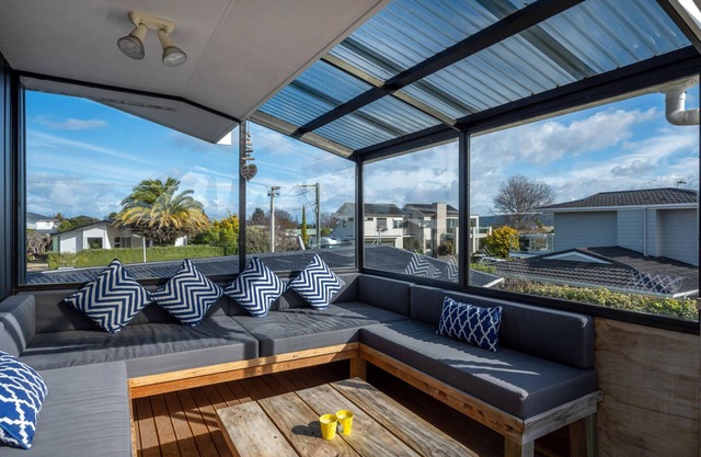 Lakeview Oasis - Rainbow Point Holiday Home