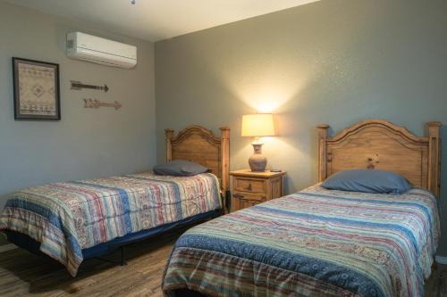 Lakeview Room Twin Beds - 21