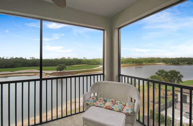 Lakewood National 4th floor condo with lake and golf coarse views - Green View Getaway