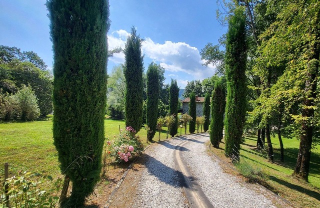 Lama Piana 2 cottages let together in price. Private pool. Walk to river. WIFI