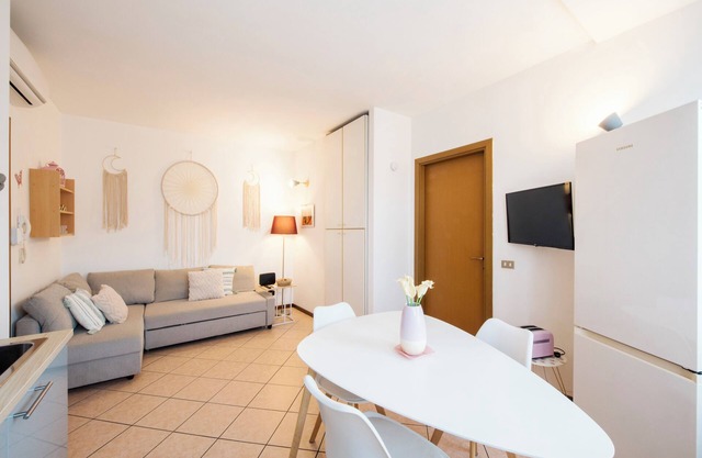 Lambrate Retreat - One Bedroom Apartment, Sleeps 2