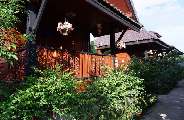 Lampang Bouteak Resort