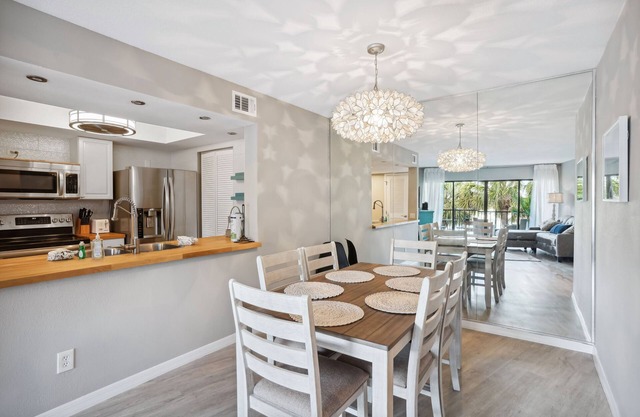 Land's End 306 bldg 1| Stunning Views| Amenities|