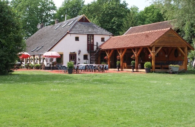 Landelijk Gelegen Groepsaccommodatie Voor 15 tot 30 Personen met Grote Tuin