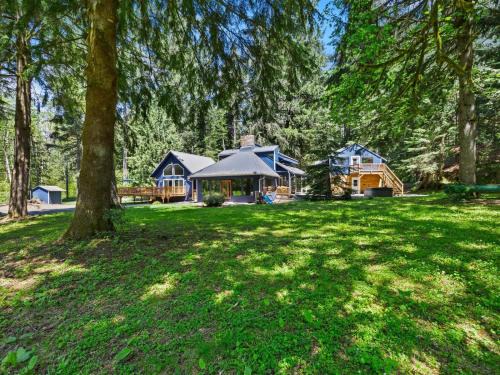 Landen Lodge - Meredith Lodging