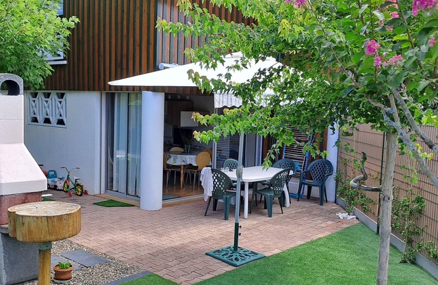 Landes-Biscarrosse, lovely villa, all comfort et mature garden close to a lake