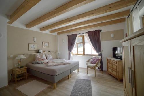 Landgut Seebühne - Apartment mit Seeblick im Steigerwald