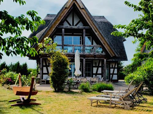 Landhaus am Achterwasser mit Bootssteg