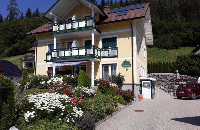 LANDHAUS JASMIN ausgezeichnet mit 4 Kristallen - FW Kammblick