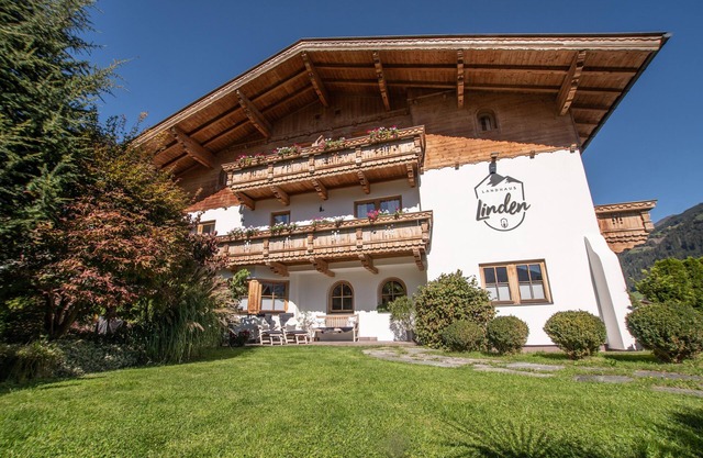 Landhaus Linden, FeWo Emma, apartment in a prime location in the Zillertal
