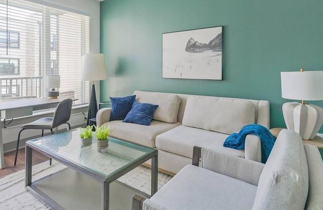 Landing | Amazing 1BD, Courtyard, Gym