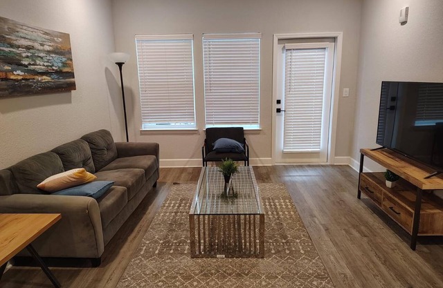 Landing | Amazing 1BD, Pool, Gym