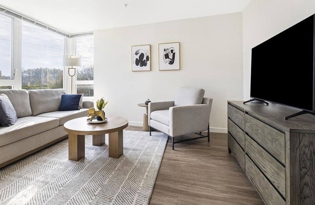 Landing at Douglas Grove - 2 Bedrooms in North Central