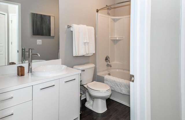Landing at Five Points of Auburn Hills - 2 Bedrooms in Downtown Auburn Hills