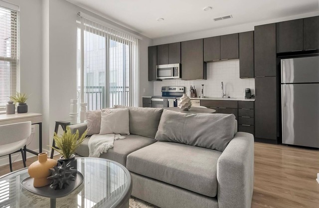 Landing at Foster on the Park - 1 Bedroom in Do.