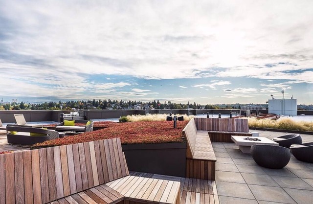 Landing at Green Lake Village - 1 Bedroom in Northwest Seattle