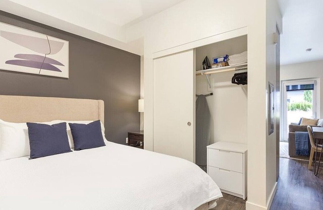 Landing at Meetinghouse - Studio in Southeast Portland