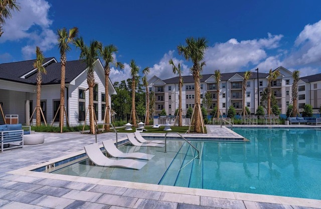 Landing at Palmhouse - 1 Bedroom in Rolling Hills