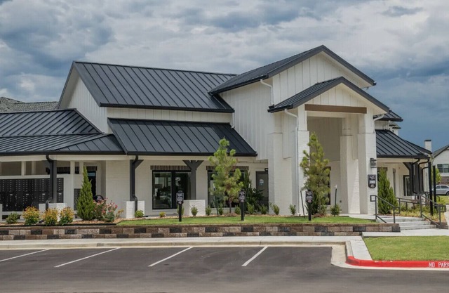 Landing at Redbud Ranch - 2 Bedrooms in Broken Arrow
