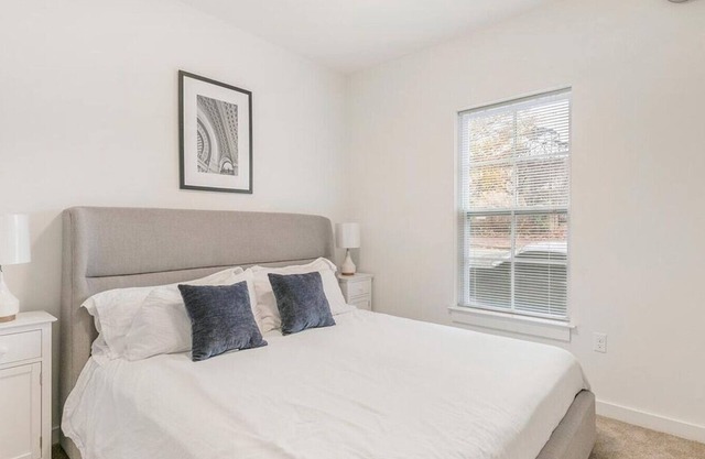 Landing at Vida East - 1 Bedroom in Church Hill
