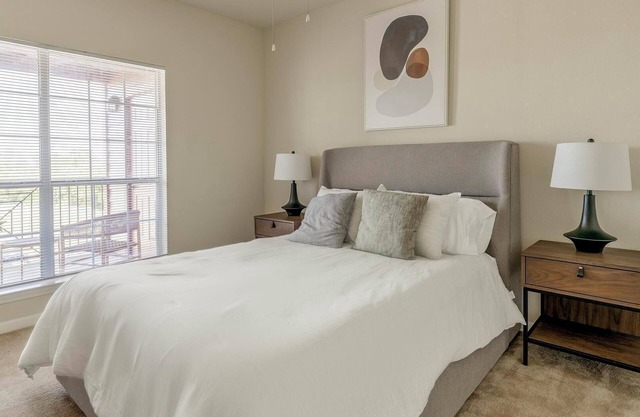 Landing | Beautiful 1BD, Clubhouse, Pool