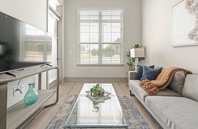 Landing | Beautiful 1BD, Gym, Pool