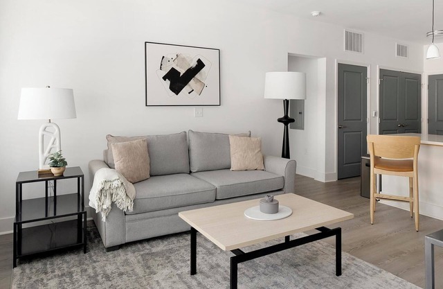 Landing | Beautiful 2BD, Pool, Gym