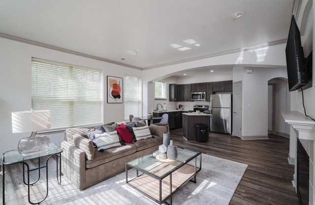 Landing | Beautiful 2BD, Gym, Clubhouse