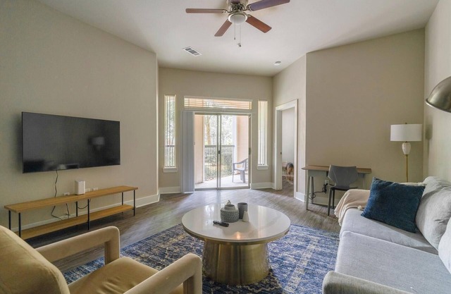 Landing | Beautiful 2BD, Gym, Pool