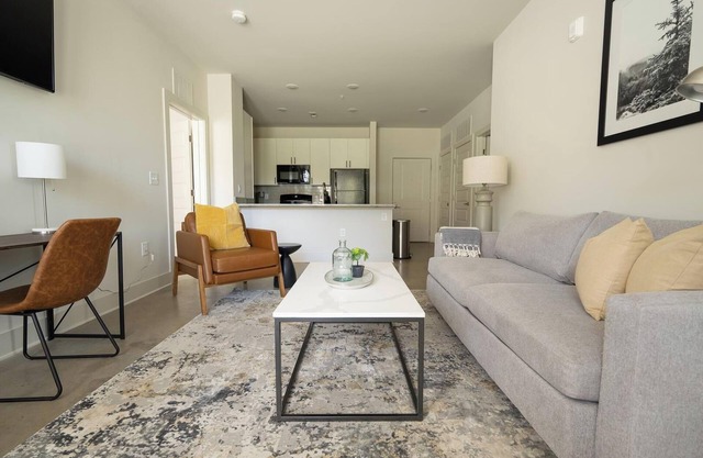 Landing | Beautiful 2BD, Gym, Pool