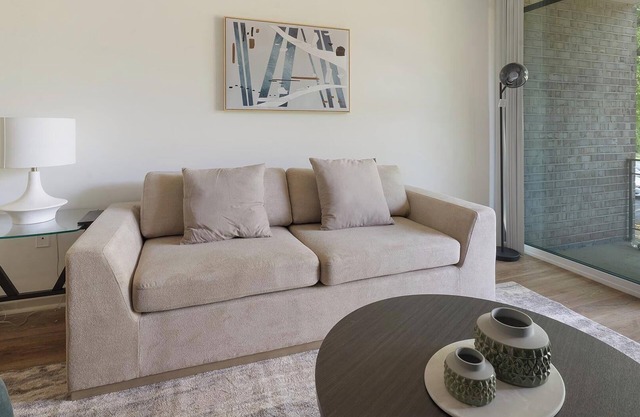 Landing | Beautiful 2BD, Pool, Gym