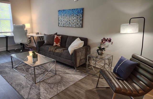 Landing | Beautiful 2BD, Gym, Pool