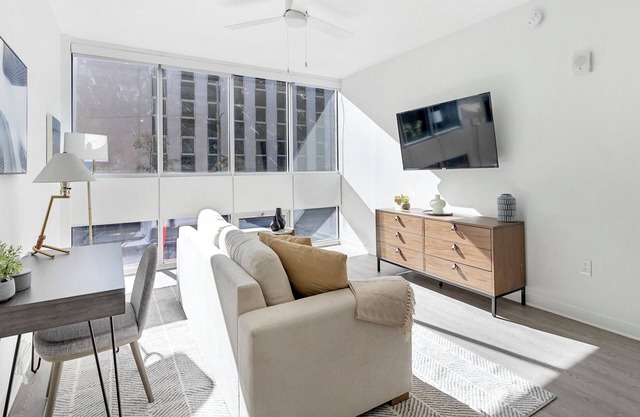 Landing | Beautiful Studio, Rooftop Lounge, Gym