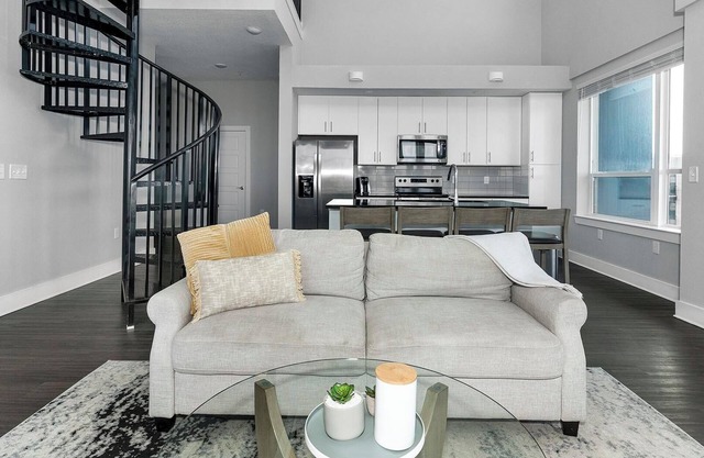 Landing | Beautiful 2BD, Gym, Pool