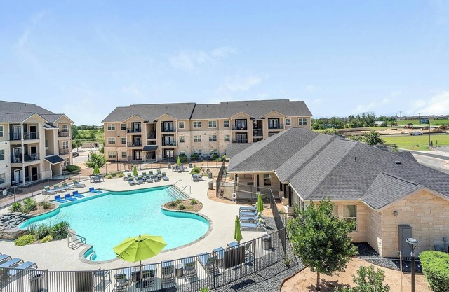 Landing | Beautiful 1BD, Gym, Pool