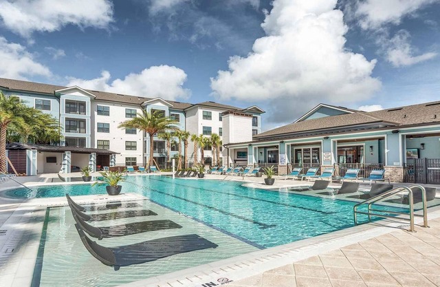 Landing | Chic 1BD, Gym, Pool