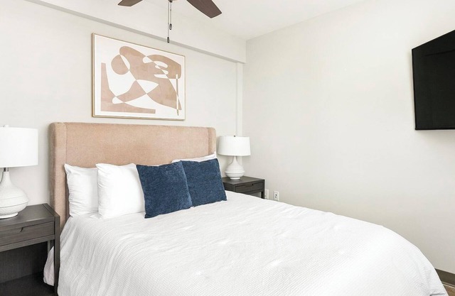 Landing | Chic 1BD, Gym