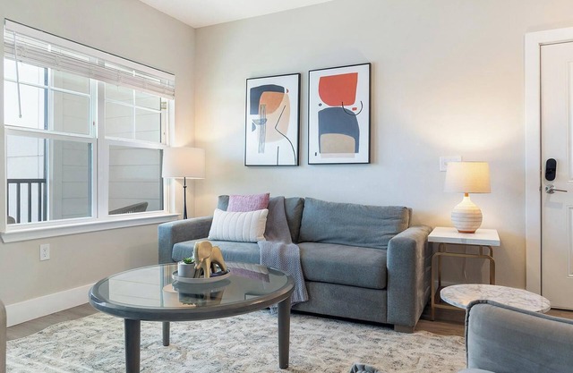 Landing | Chic 1BD, Pool, Gym