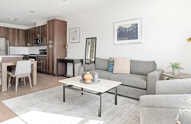 Landing | Chic 1BD, Pool, Gym