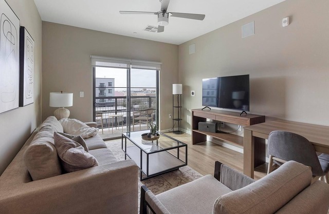Landing | Chic 2BD, Clubhouse, Rooftop Lounge