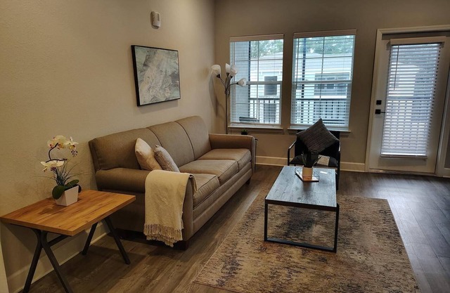 Landing | Chic 2BD, Pool, Gym