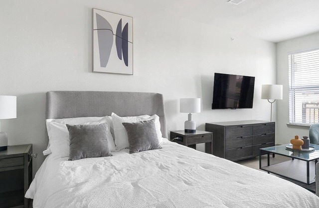Landing | Chic Studio, Gym, Pool