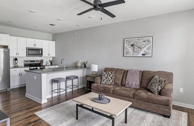 Landing | Incredible 1BD, Pool, Gym